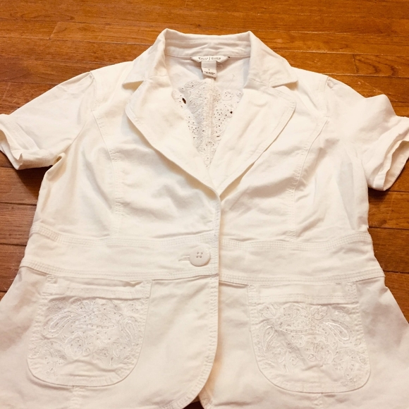 White House Black Market. Super stylish. - Picture 3 of 8